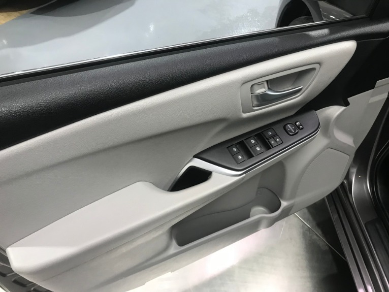 Used-2017-Toyota-Camry-SE