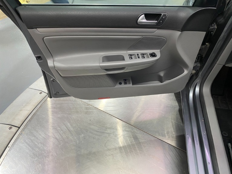 Used-2007-Volkswagen-Jetta-Wolfsburg-Edition-FWD