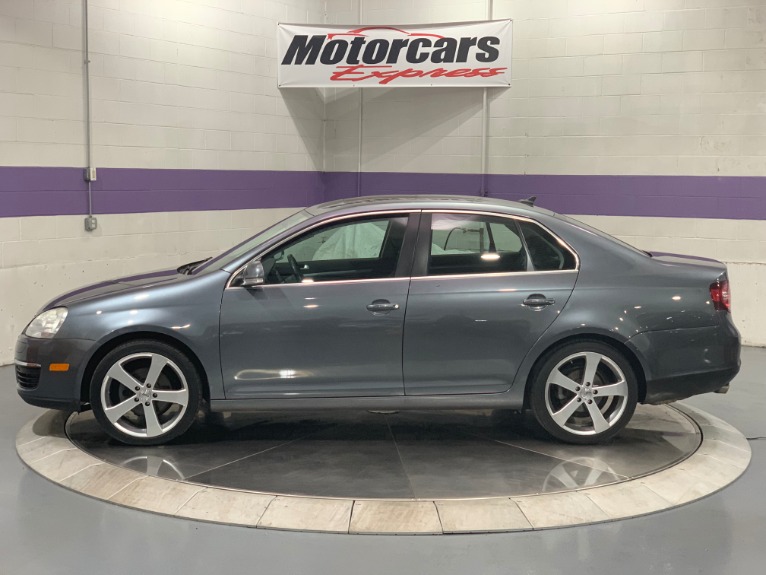Used-2009-Volkswagen-Jetta-SE