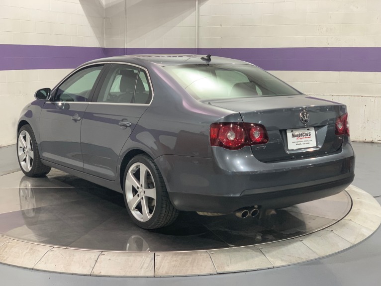 Used-2009-Volkswagen-Jetta-SE