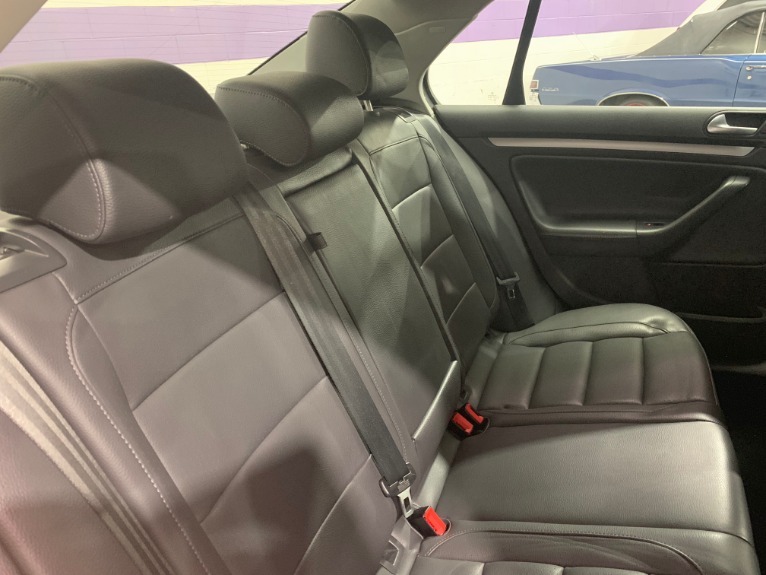 Used-2009-Volkswagen-Jetta-SE