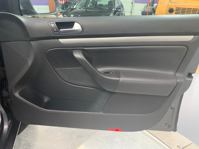 Used-2009-Volkswagen-Jetta-SE