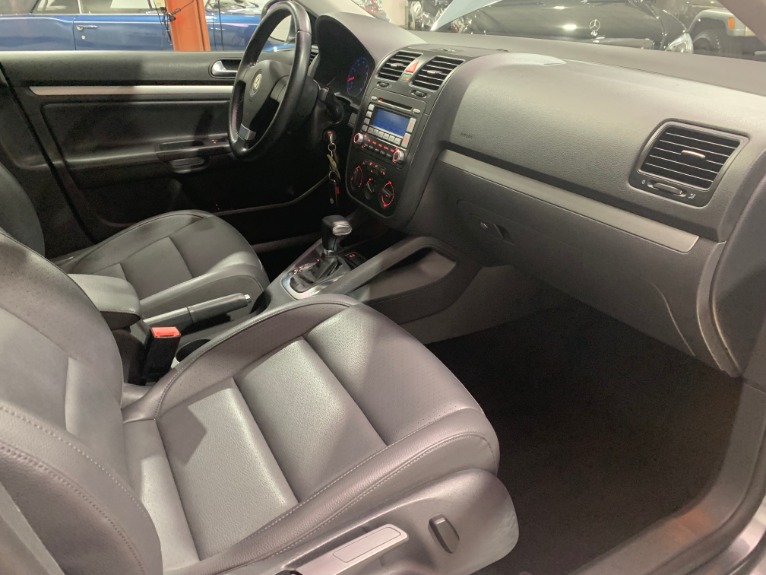 Used-2009-Volkswagen-Jetta-SE