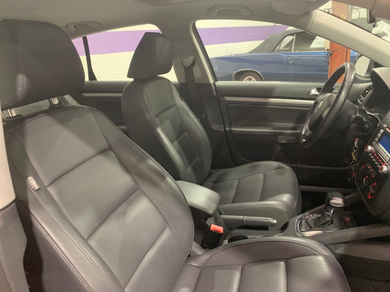 Used-2009-Volkswagen-Jetta-SE