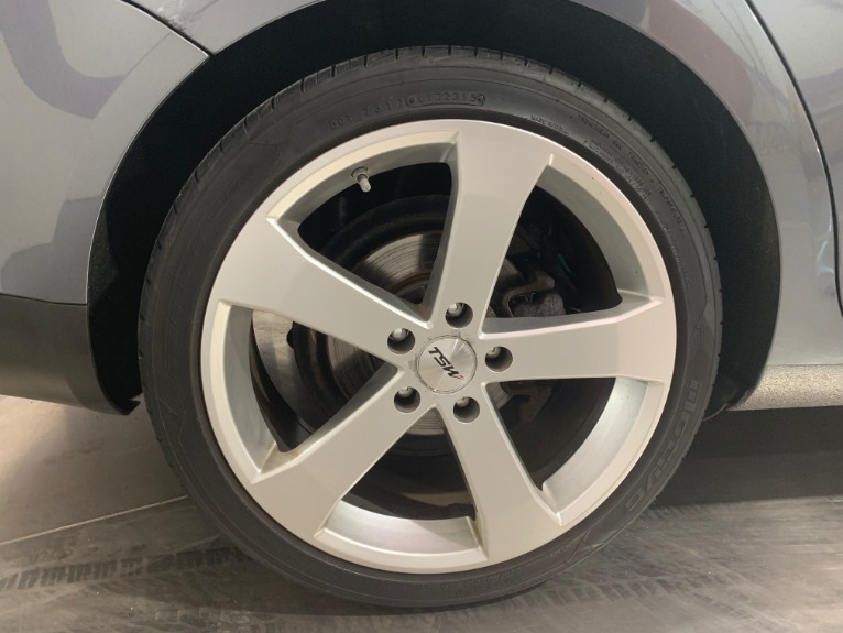 Used-2009-Volkswagen-Jetta-SE