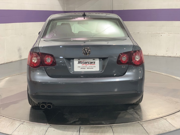 Used-2009-Volkswagen-Jetta-SE