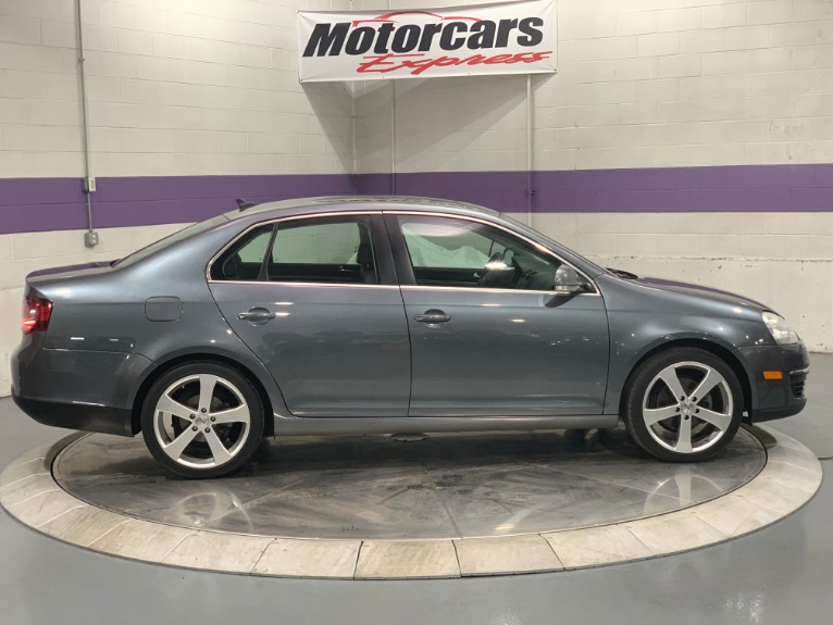 Used-2009-Volkswagen-Jetta-SE