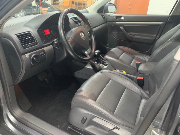 Used-2009-Volkswagen-Jetta-SE