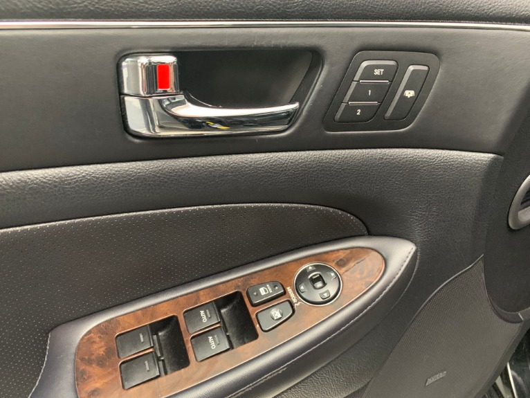 Used-2009-Hyundai-Genesis-46L-V8