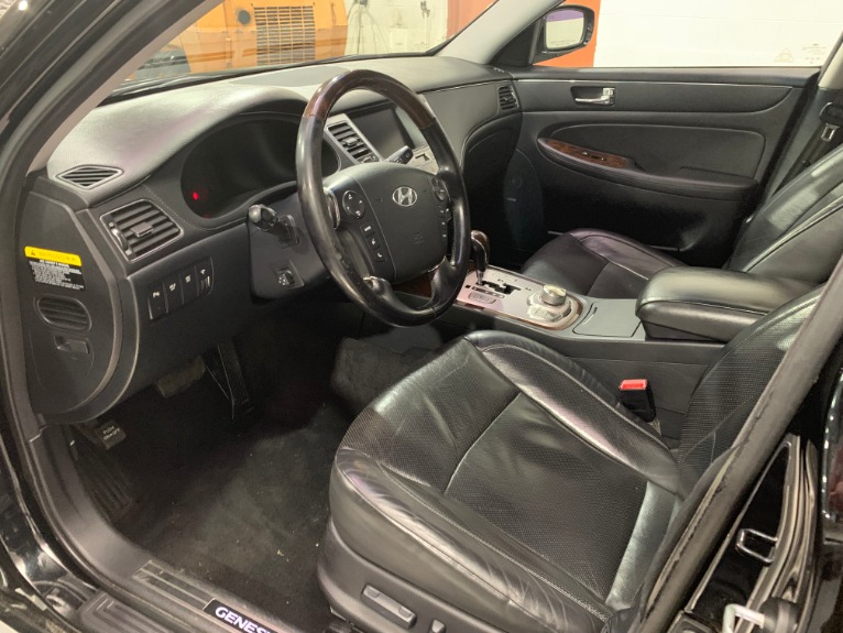Used-2009-Hyundai-Genesis-46L-V8