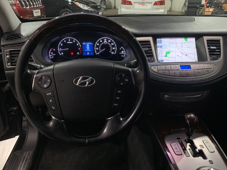Used-2009-Hyundai-Genesis-46L-V8
