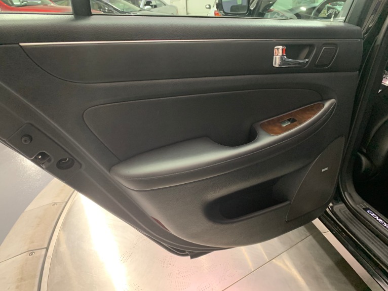 Used-2009-Hyundai-Genesis-46L-V8