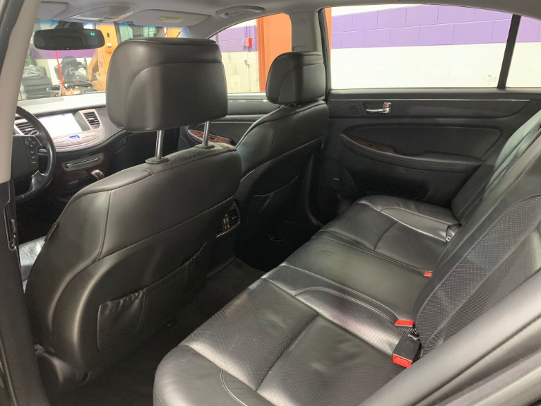 Used-2009-Hyundai-Genesis-46L-V8