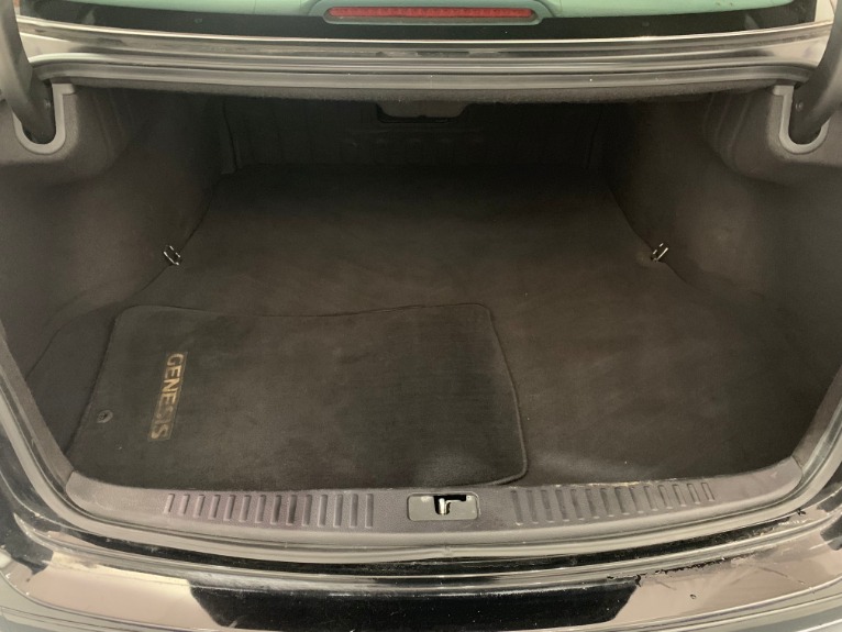 Used-2009-Hyundai-Genesis-46L-V8