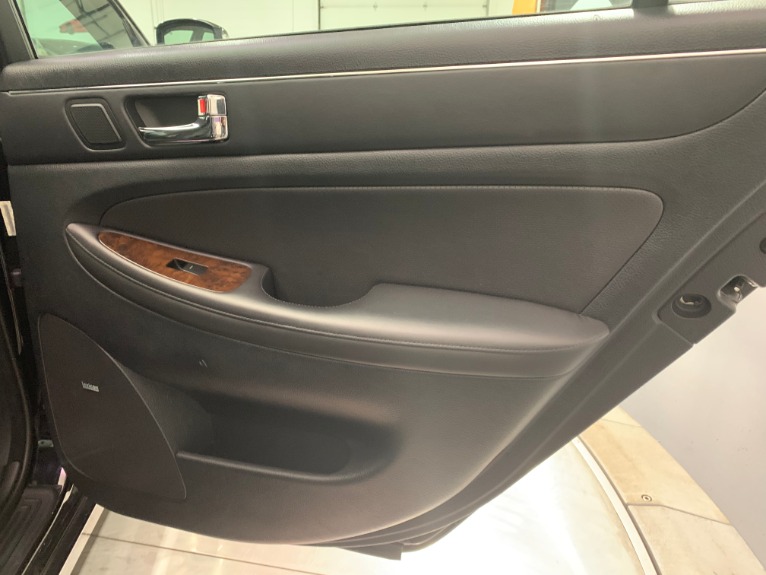 Used-2009-Hyundai-Genesis-46L-V8