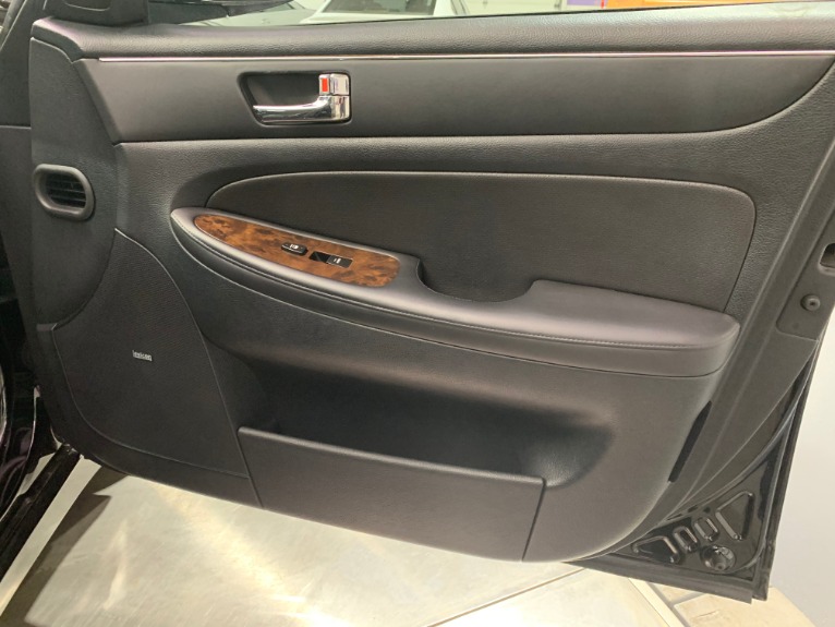 Used-2009-Hyundai-Genesis-46L-V8