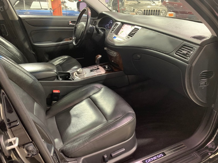 Used-2009-Hyundai-Genesis-46L-V8