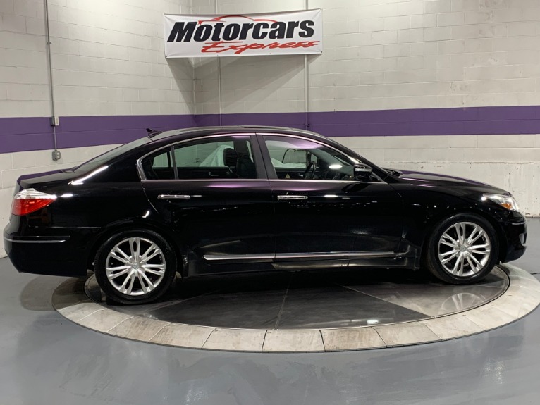 Used-2009-Hyundai-Genesis-46L-V8