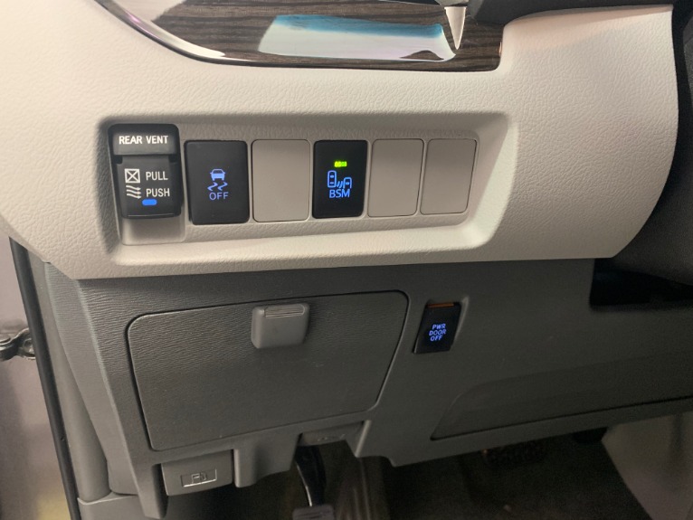 Used-2015-Toyota-Sienna-XLE-8-Passenger