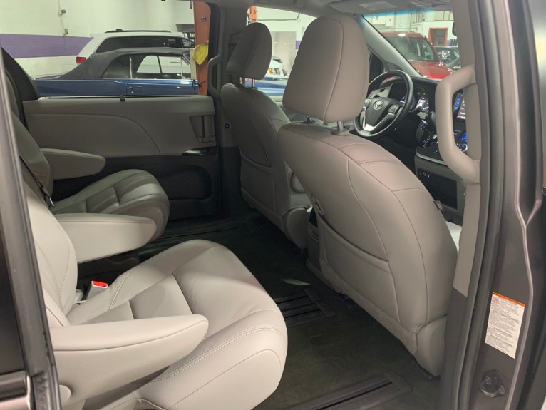 Used-2015-Toyota-Sienna-XLE-8-Passenger