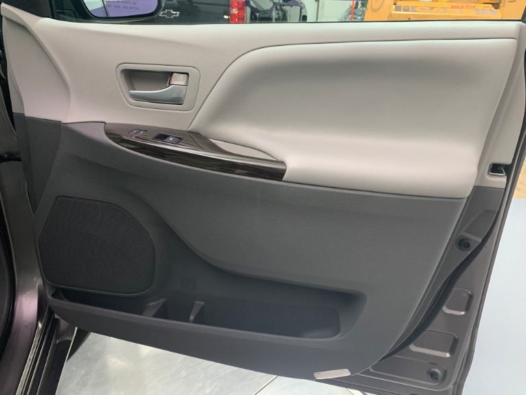 Used-2015-Toyota-Sienna-XLE-8-Passenger