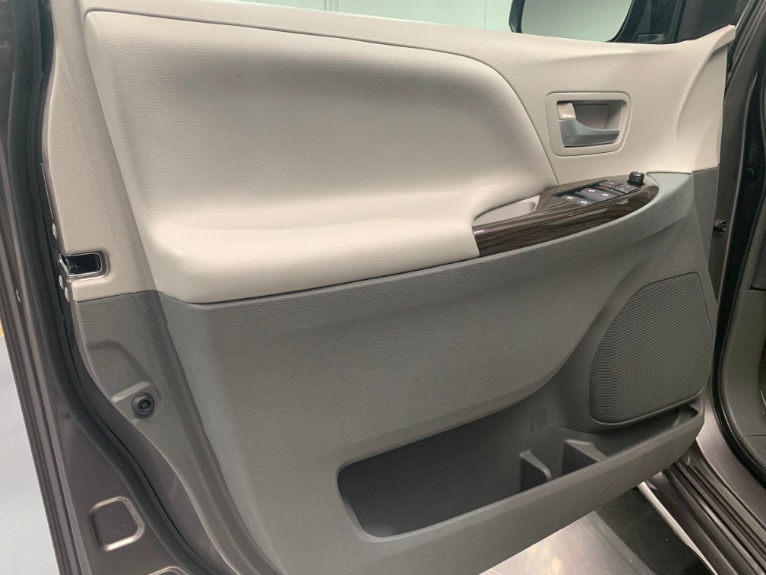 Used-2015-Toyota-Sienna-XLE-8-Passenger