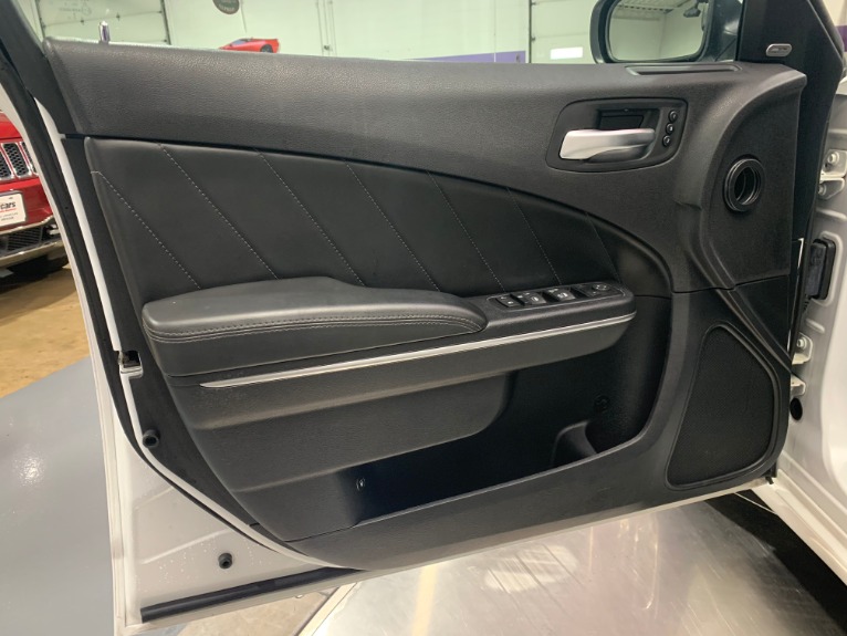 Used-2015-Dodge-Charger-SXT