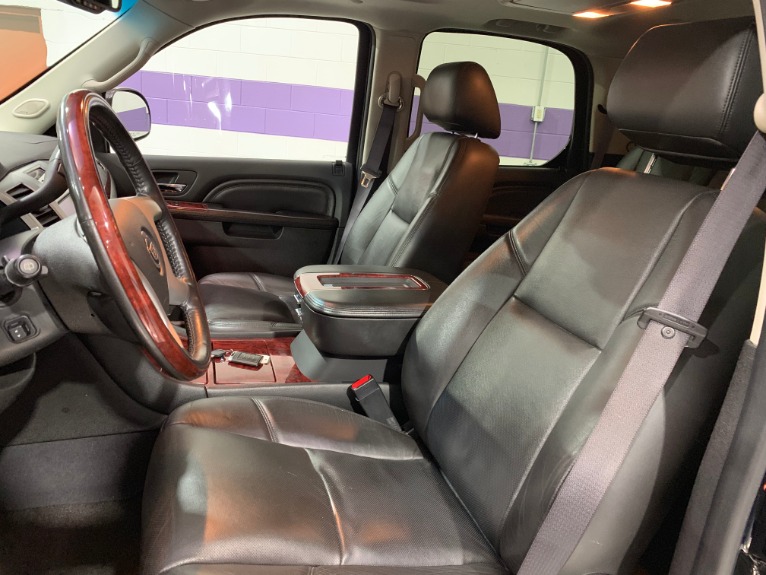 Used-2012-Cadillac-Escalade-Luxury