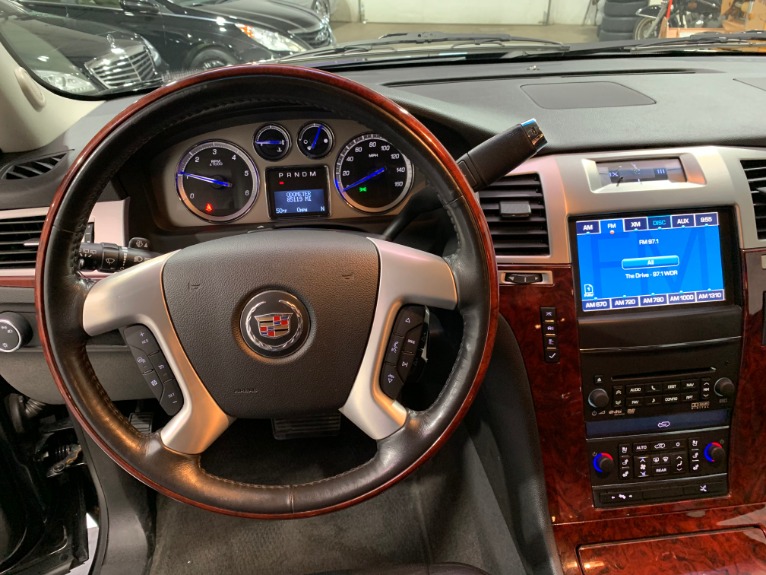 Used-2012-Cadillac-Escalade-Luxury