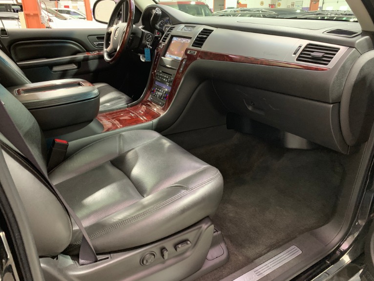 Used-2012-Cadillac-Escalade-Luxury