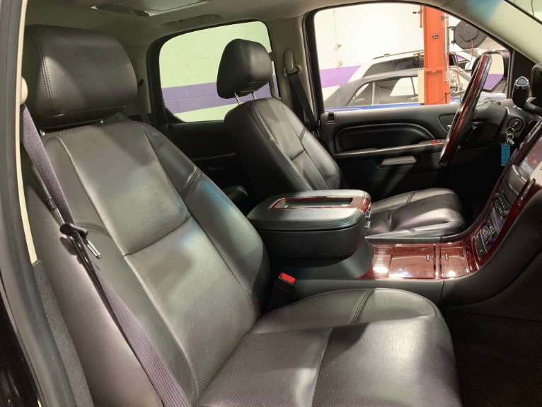 Used-2012-Cadillac-Escalade-Luxury