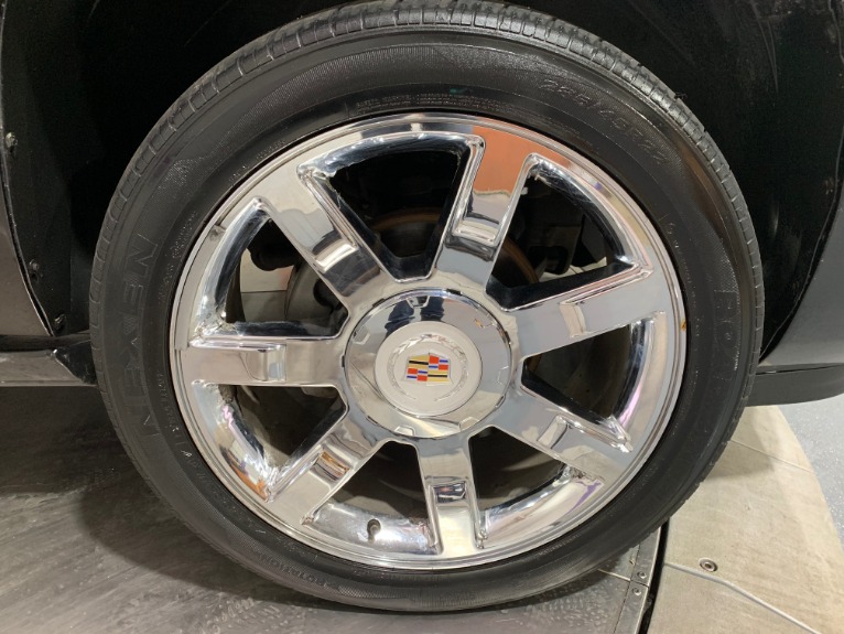 Used-2012-Cadillac-Escalade-Luxury