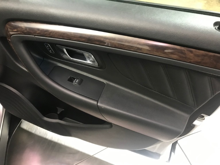 Used-2013-Ford-Taurus-Limited