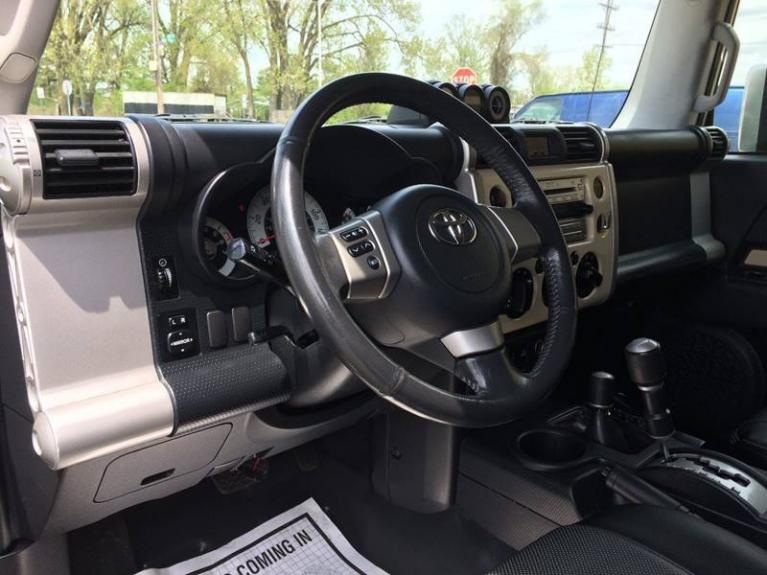 Used-2008-Toyota-FJ-Cruiser-Base-4x4-4dr-SUV-5A