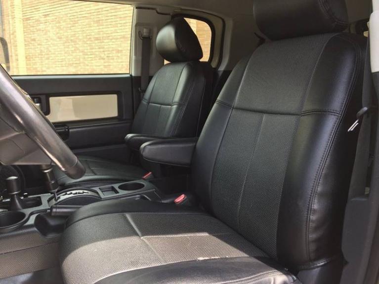 Used-2008-Toyota-FJ-Cruiser-Base-4x4-4dr-SUV-5A