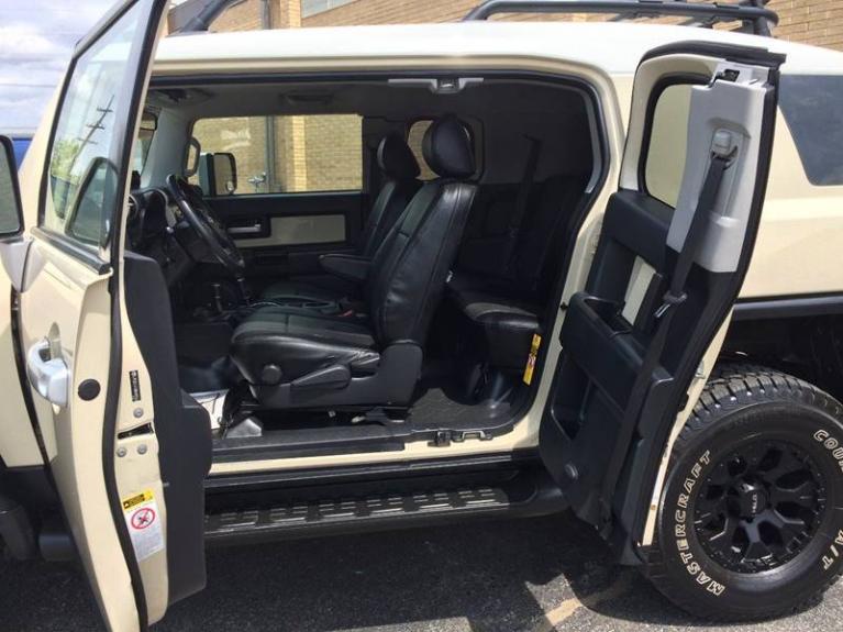 Used-2008-Toyota-FJ-Cruiser-Base-4x4-4dr-SUV-5A