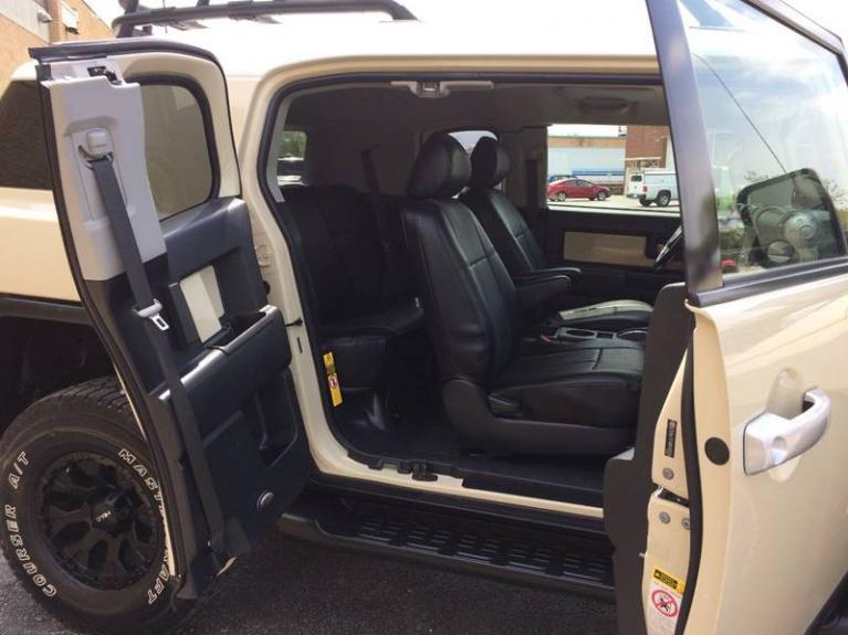 Used-2008-Toyota-FJ-Cruiser-Base-4x4-4dr-SUV-5A