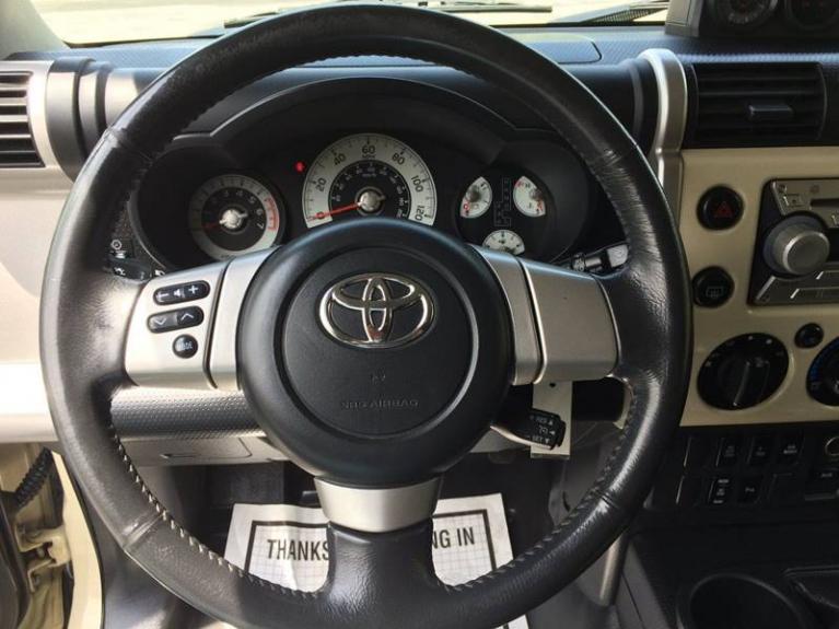Used-2008-Toyota-FJ-Cruiser-Base-4x4-4dr-SUV-5A