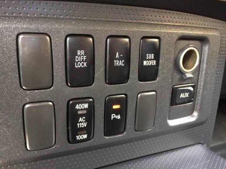 Used-2008-Toyota-FJ-Cruiser-Base-4x4-4dr-SUV-5A