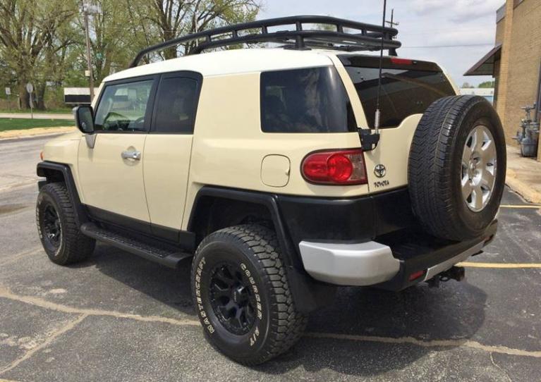 Used-2008-Toyota-FJ-Cruiser-Base-4x4-4dr-SUV-5A