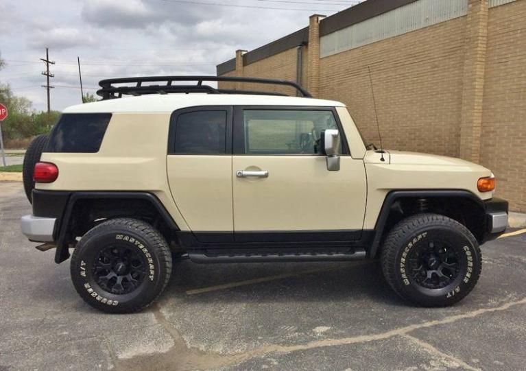 Used-2008-Toyota-FJ-Cruiser-Base-4x4-4dr-SUV-5A