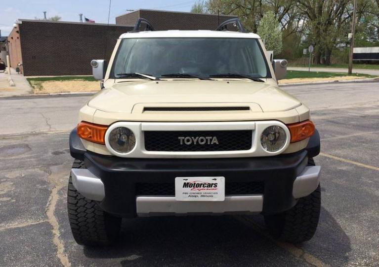 Used-2008-Toyota-FJ-Cruiser-Base-4x4-4dr-SUV-5A