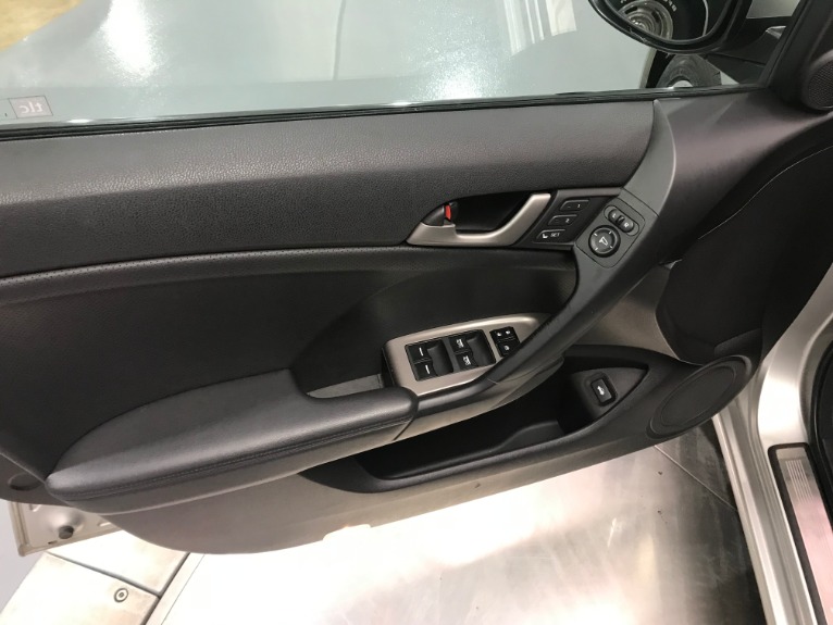 Used-2010-Acura-TSX-w/Tech