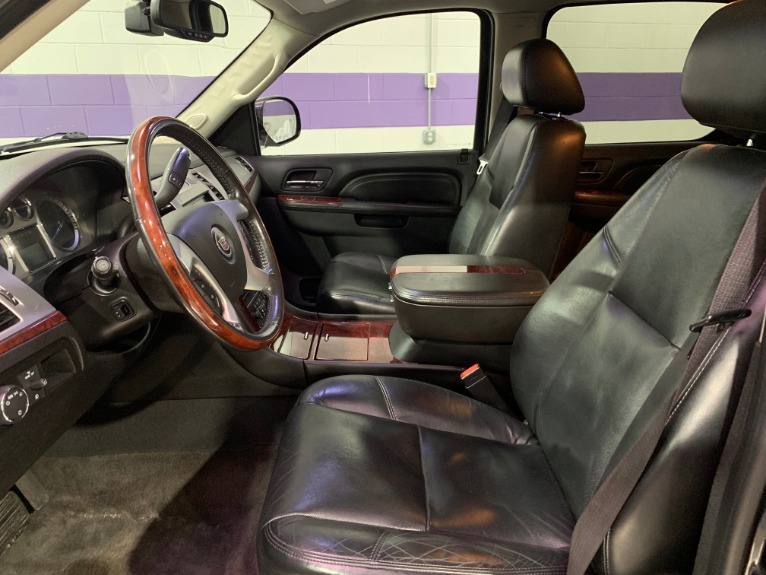 Used-2010-Cadillac-Escalade-ESV-Premium