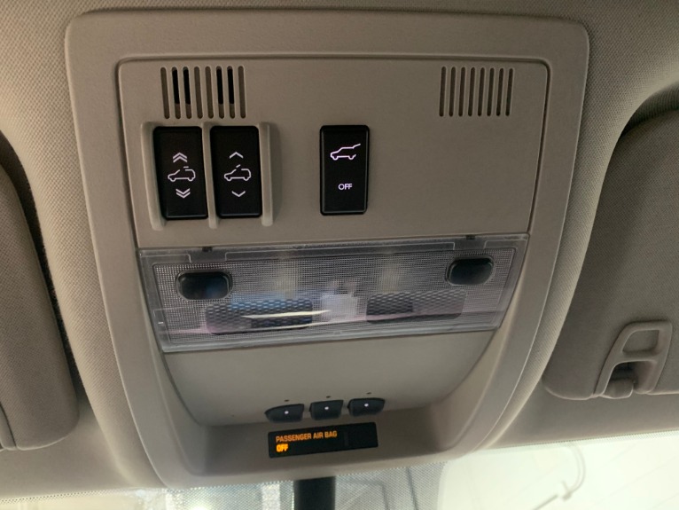 Used-2010-Cadillac-Escalade-ESV-Premium