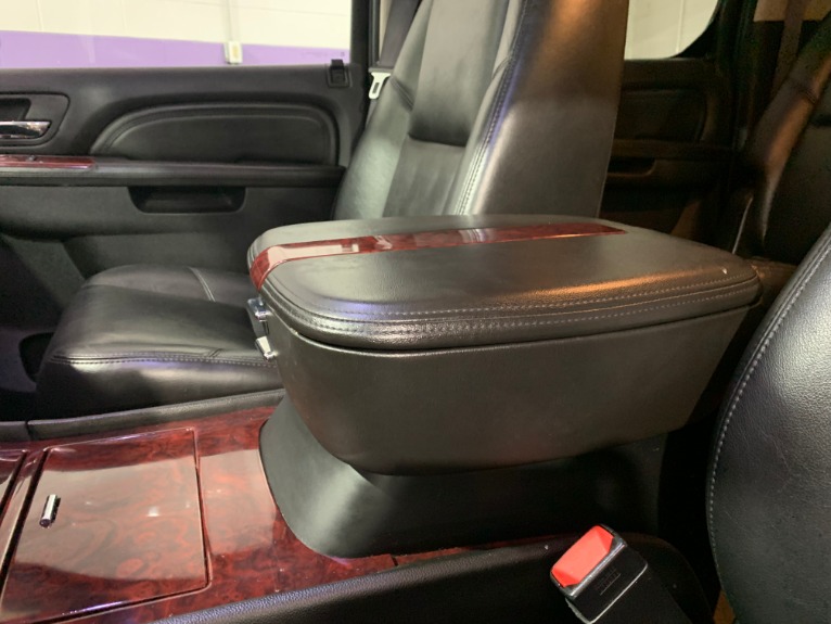 Used-2010-Cadillac-Escalade-ESV-Premium