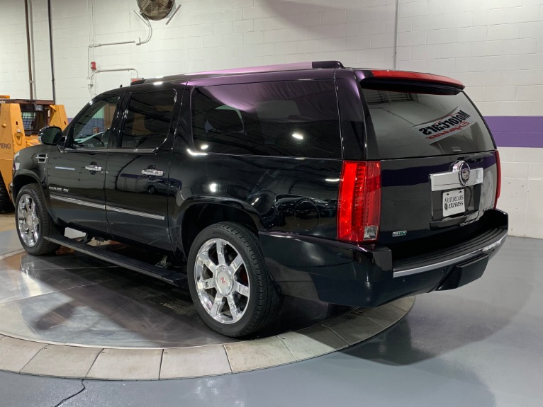 Used-2010-Cadillac-Escalade-ESV-Premium