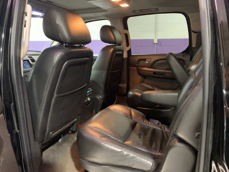 Used-2010-Cadillac-Escalade-ESV-Premium