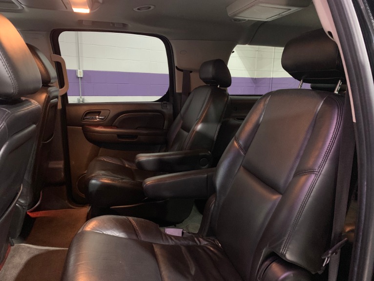 Used-2010-Cadillac-Escalade-ESV-Premium