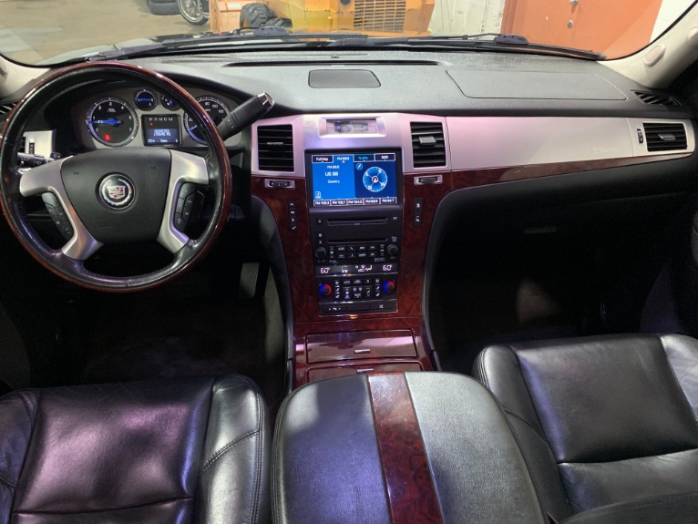 Used-2010-Cadillac-Escalade-ESV-Premium